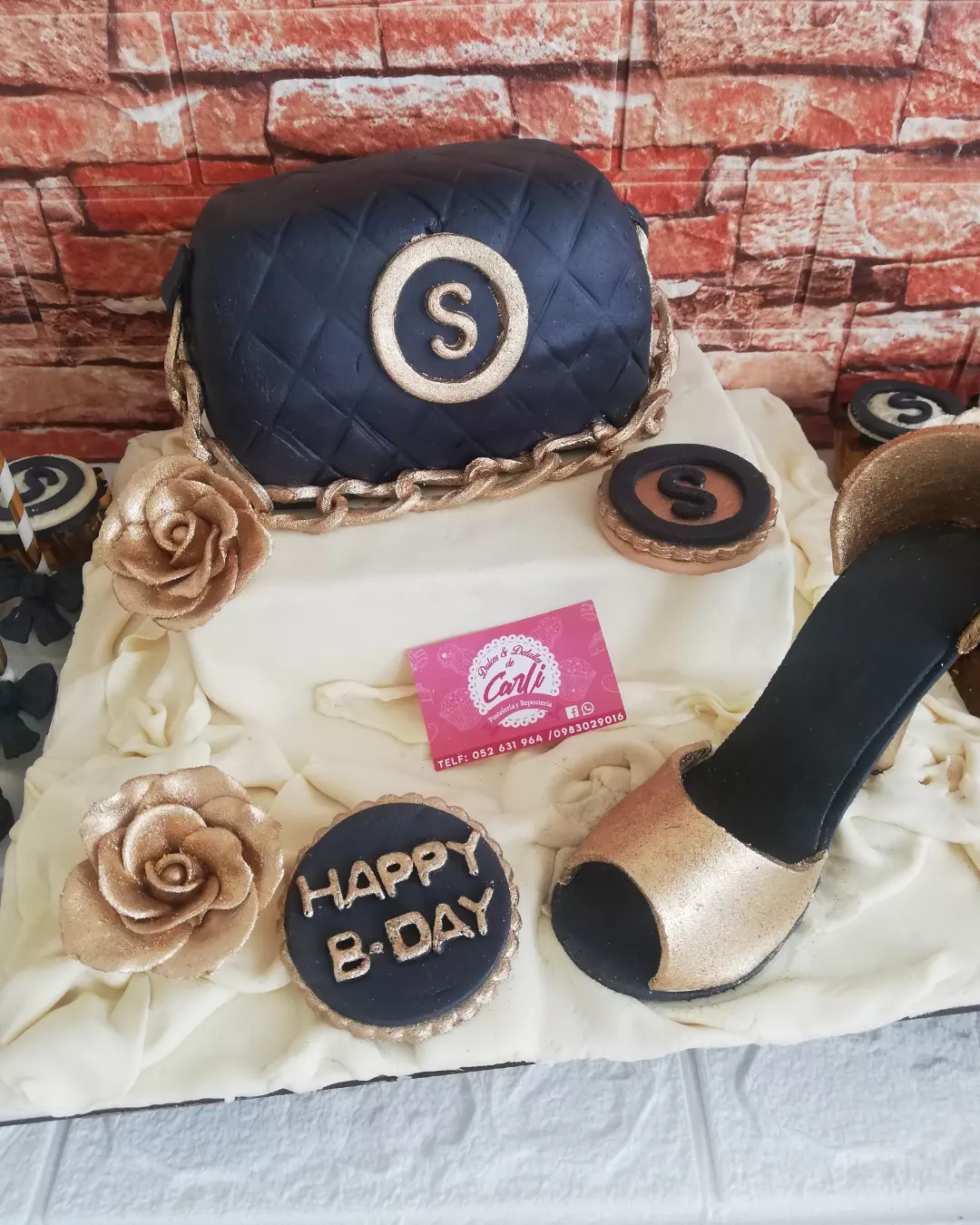 Pastel del Día del Padre con corbata y accesorios